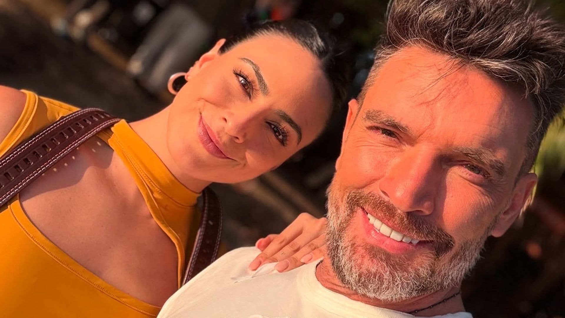 Tras casi dos meses de su boda, Julián Gil y Valeria Marín disfrutan su luna de miel en su paradisiaco destino