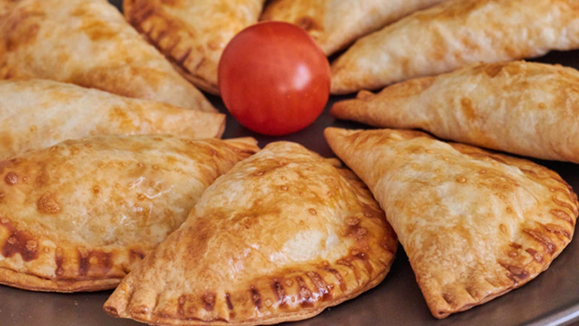 Empanadillas de cerdo ibérico en adobo de pimentón