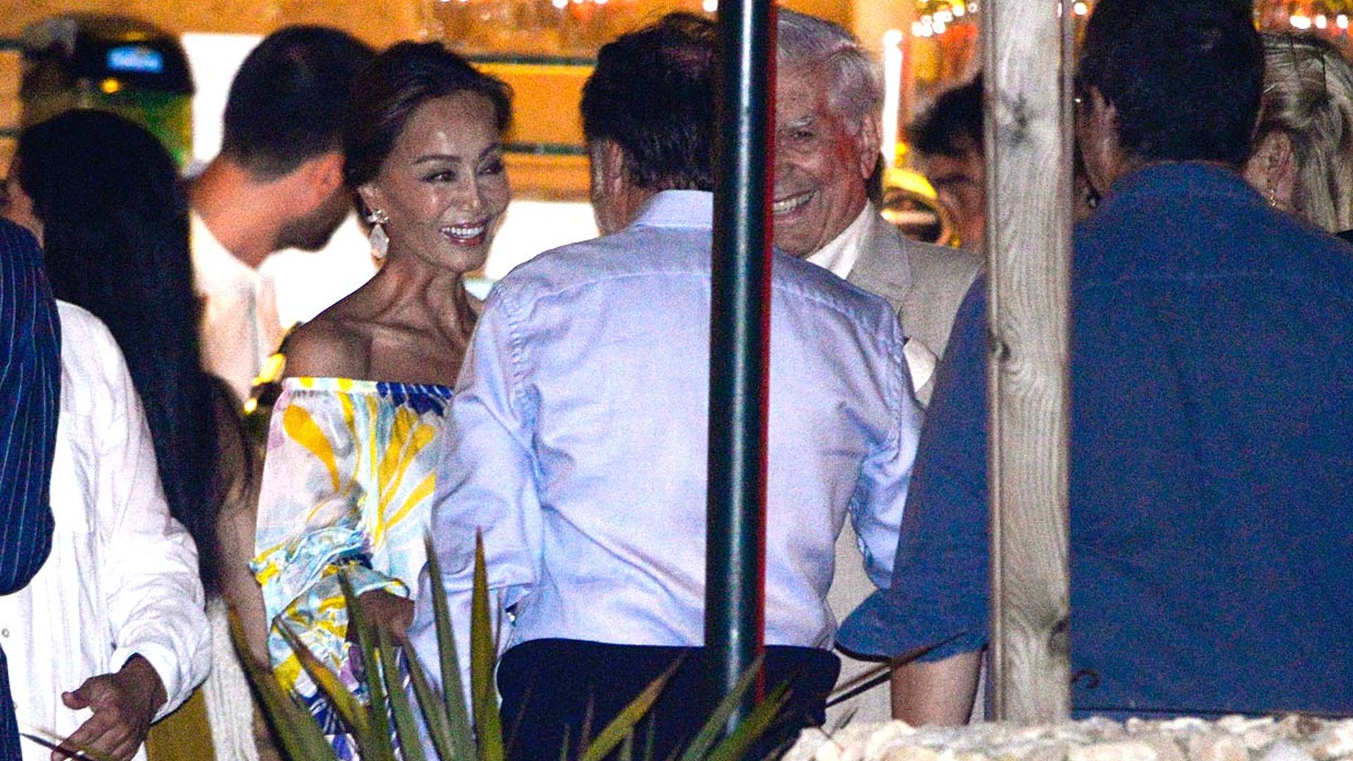 Isabel Preysler y Mario Vargas Llosa en la glamurosa preboda de Manuel Valls y Susana Gallardo