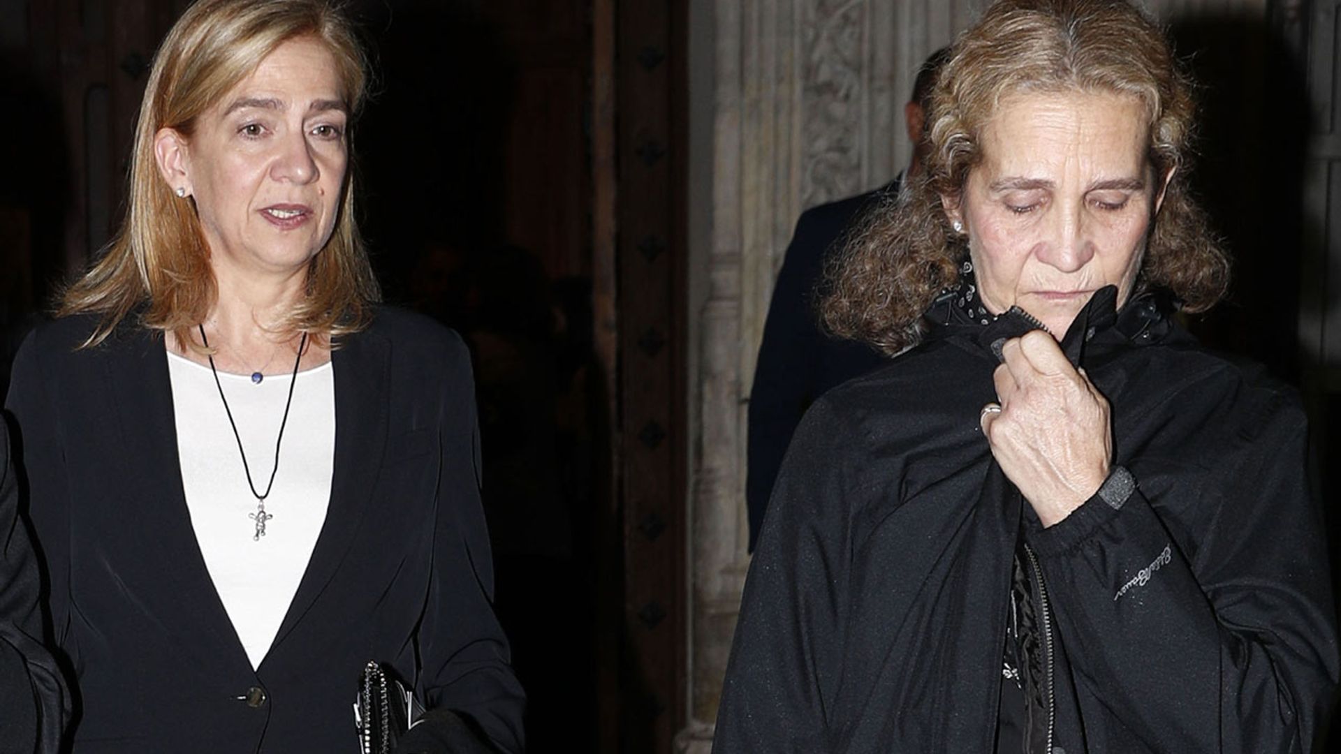 Las infantas Elena y Cristina, juntas en el funeral de Germán López Madrid