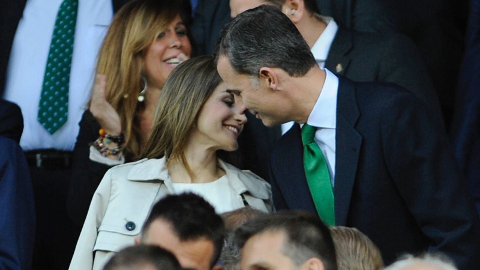 Los reyes Felipe y Letizia celebran su aniversario en el fútbol