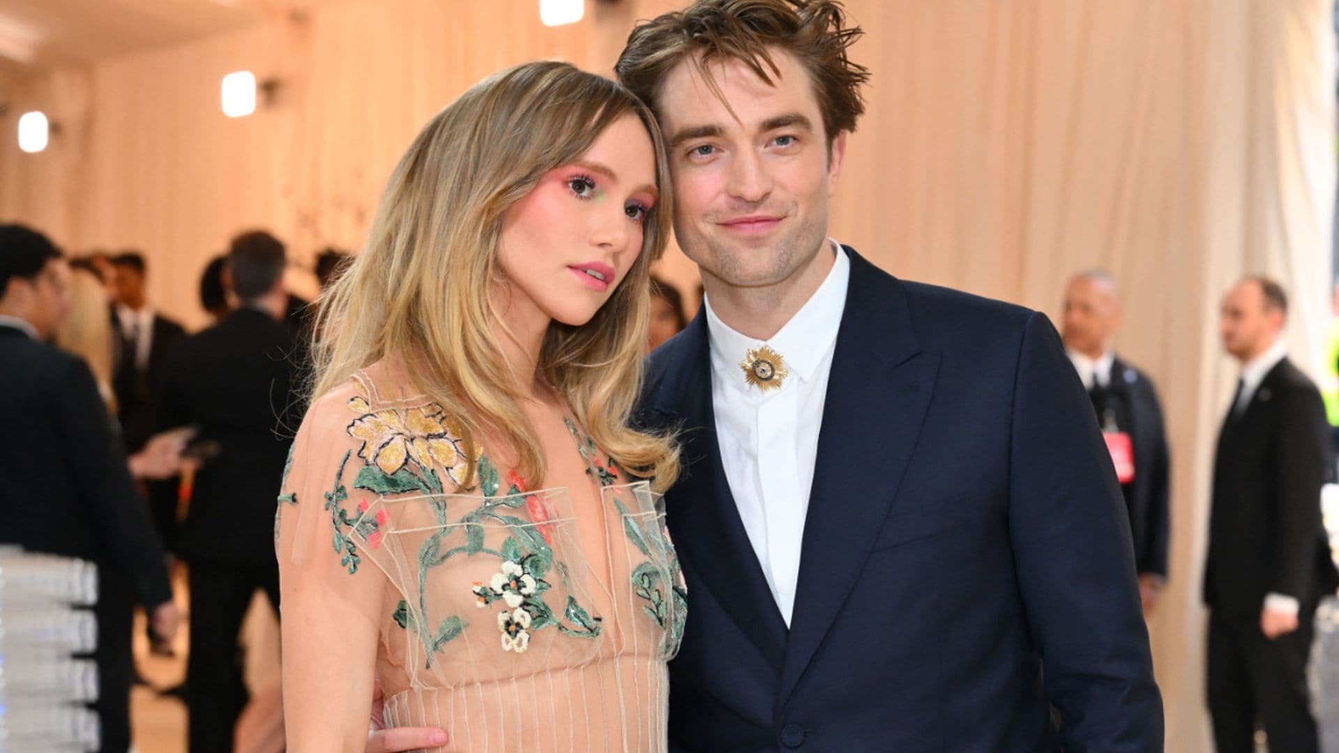 ¿Están embarazados Robert Pattinson y Suki Waterhouse? Las pistas que indican que la pareja podría esperar su primer hijo