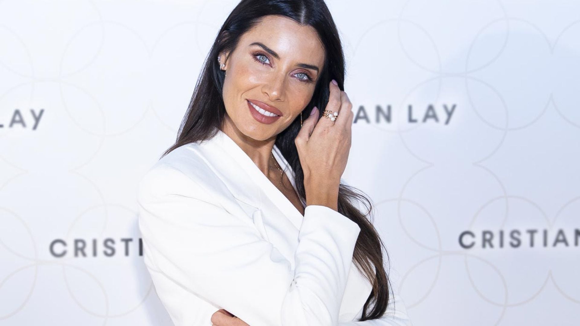 Pilar Rubio deja a un lado su imagen más roquera y juega al despiste con su último estreno