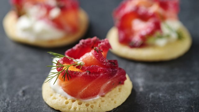 blinis salmon remolacha