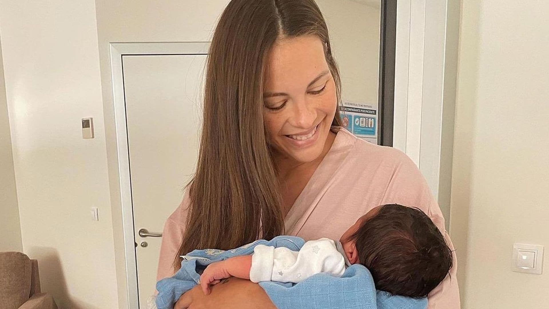 Jessica Bueno y Jota Peleteiro ya están en casa con su hijo recién nacido, Alejandro