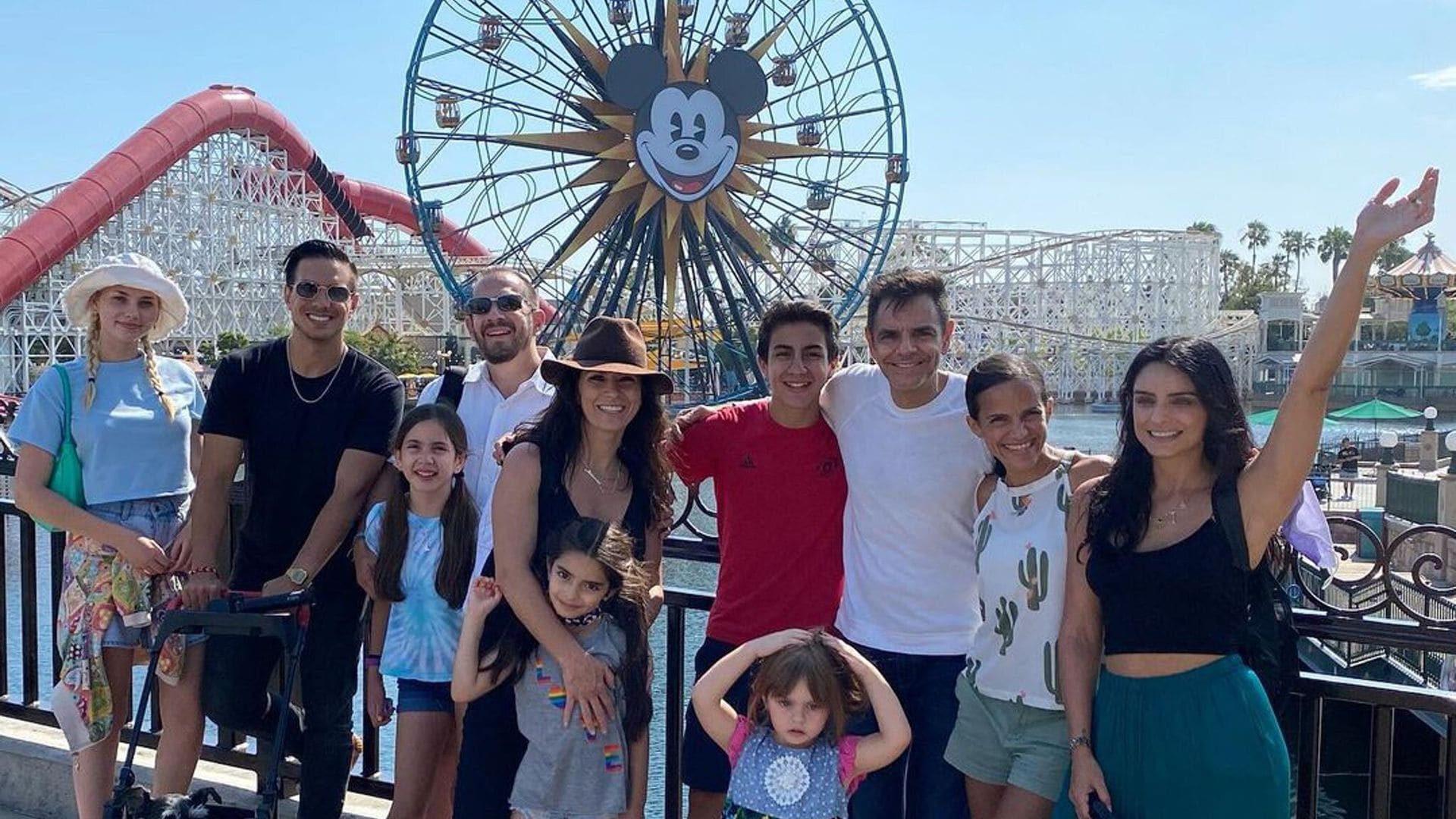 Los Derbez disfrutan de una tarde de diversión y magia en Disneyland