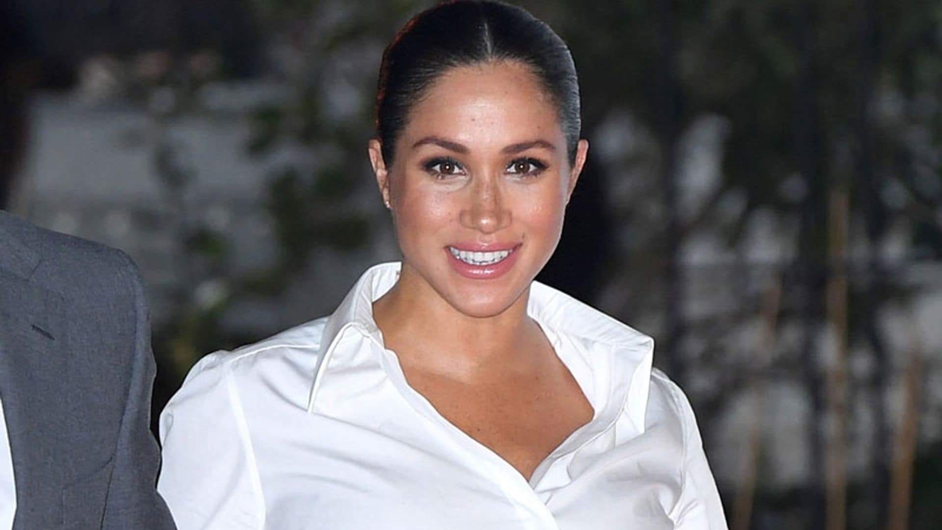 Mismo acto, un año después: Meghan Markle adapta a su embarazo aquel look masculino