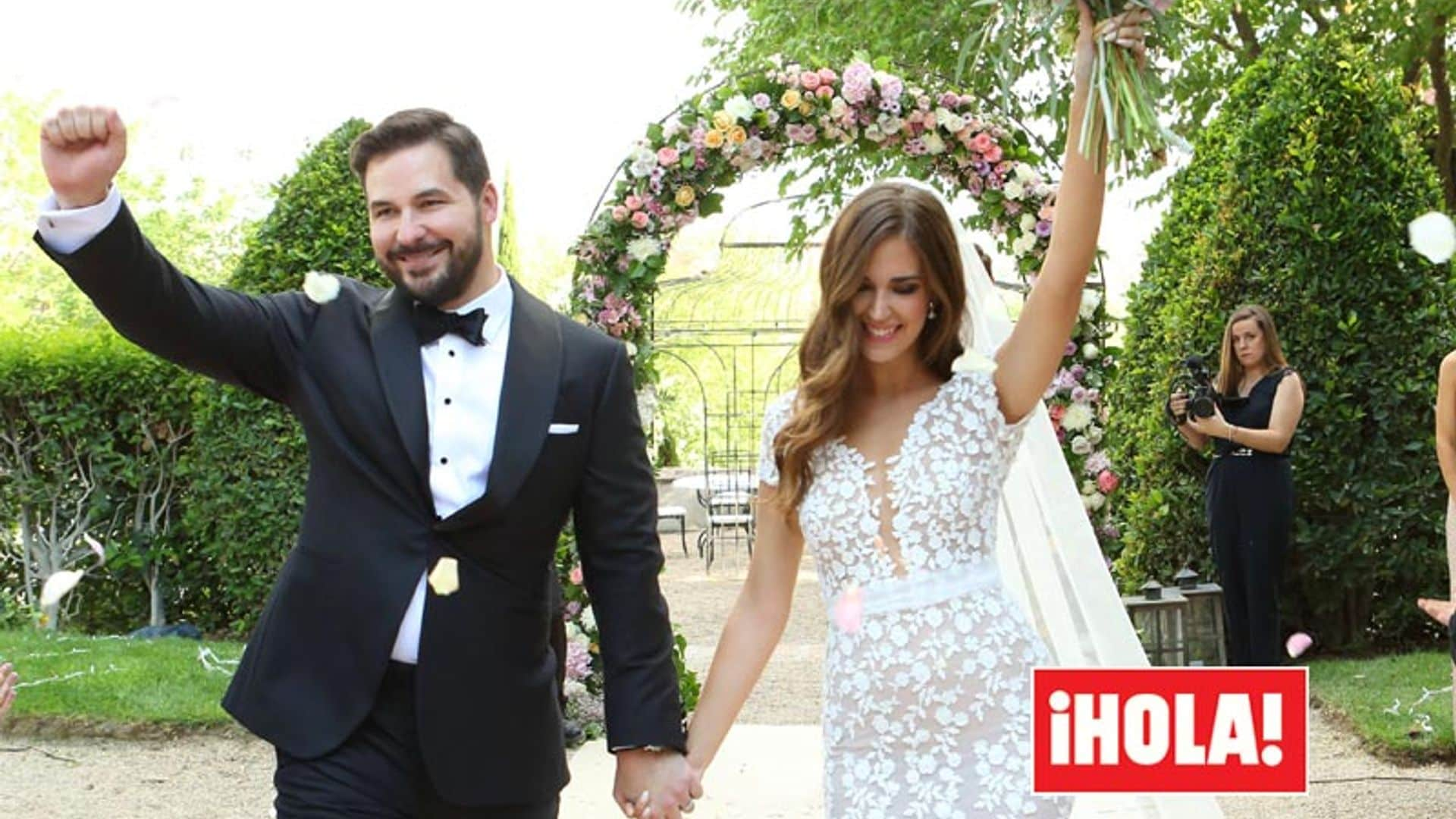 En ¡HOLA!, Clara Alonso: los complementos de una 'top' convertida en princesa de cuento el día de su boda