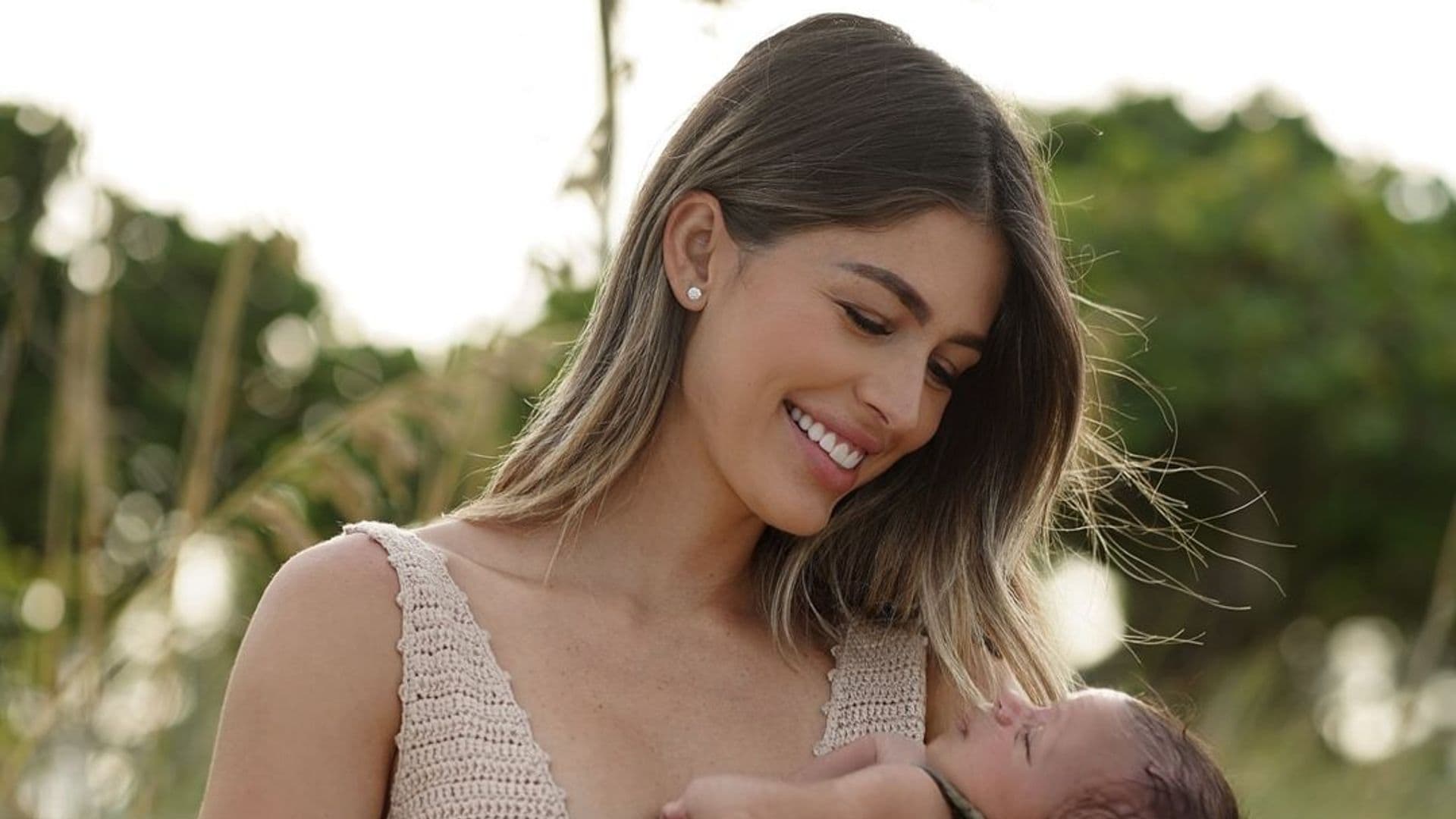 Cydney Moreau celebra el primer mes de su bebé con una foto inédita del niño y su papá