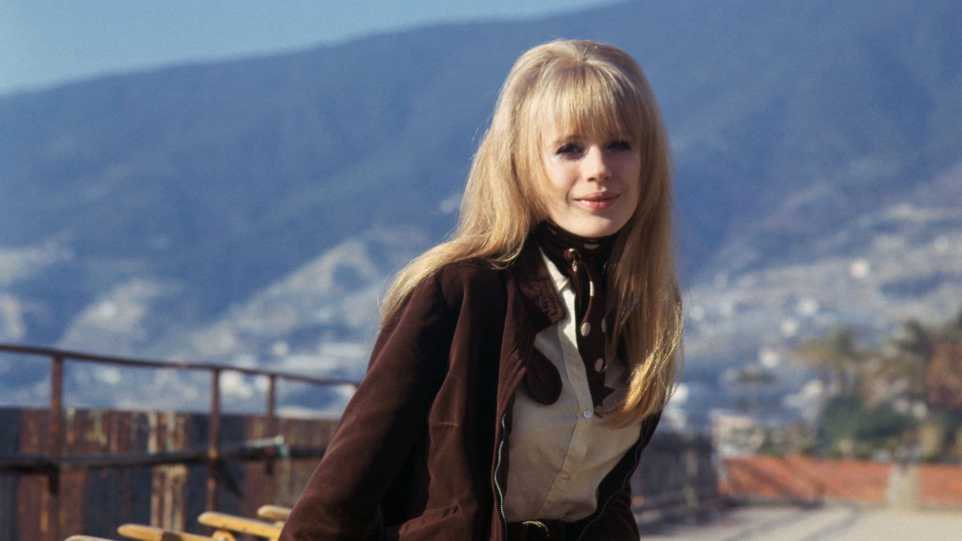 Los inolvidables looks de Marianne Faithfull, icono de los 70 que lució todas las tendencias que hoy nos fascinan