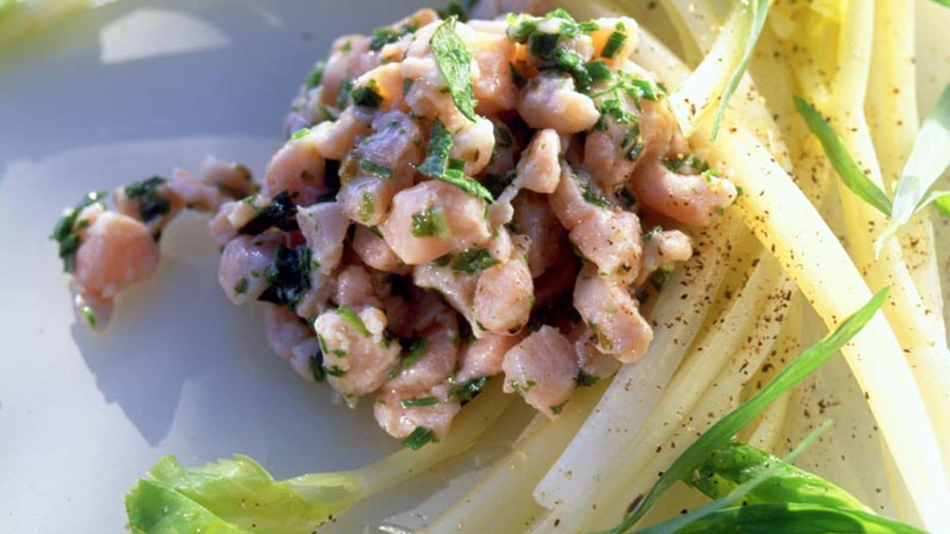 Tartar de salmón con ensalada de apio