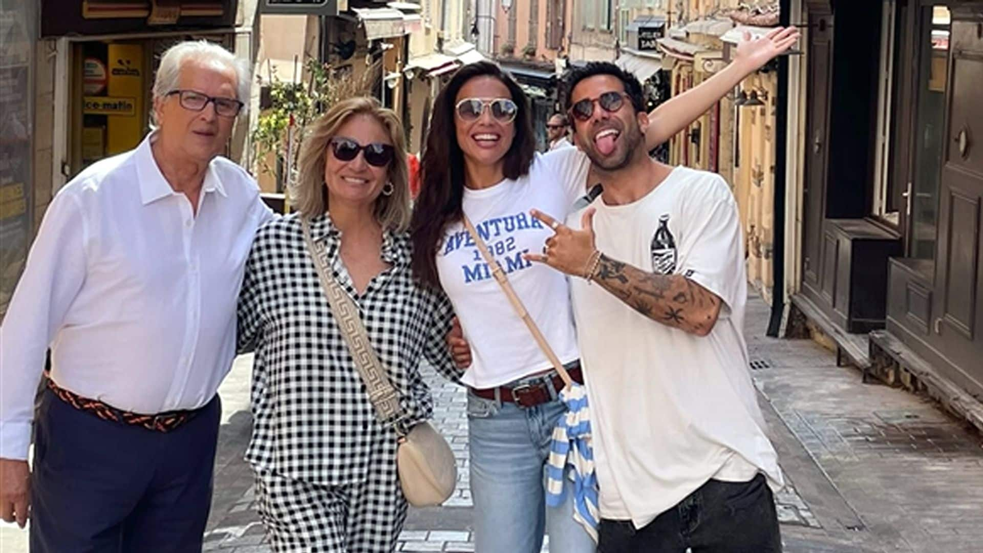 Lara Álvarez celebra su cumpleaños con un inolvidable viaje en familia ¡y enamoradísima!