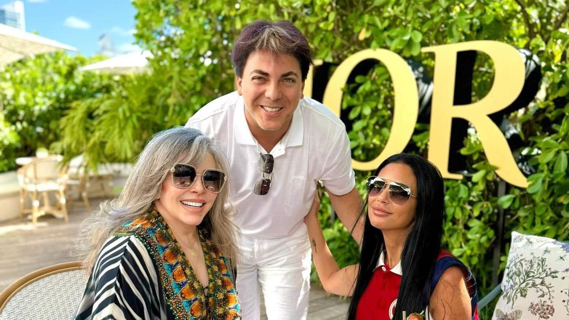 Ajenos a la controversia, Cristian Castro y Mariela Sánchez se dejan ver junto a Verónica Castro