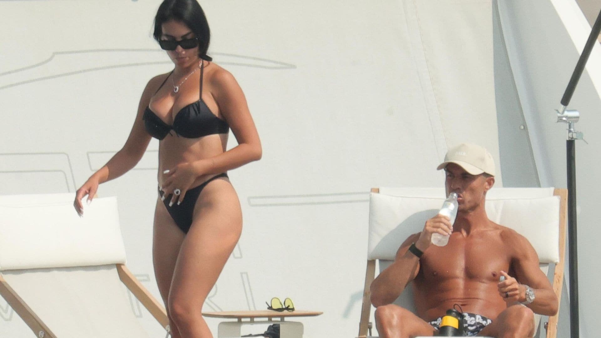 ¡Reyes del bronceado! Cristiano y Georgina presumen cuerpazos de paseo en su yate