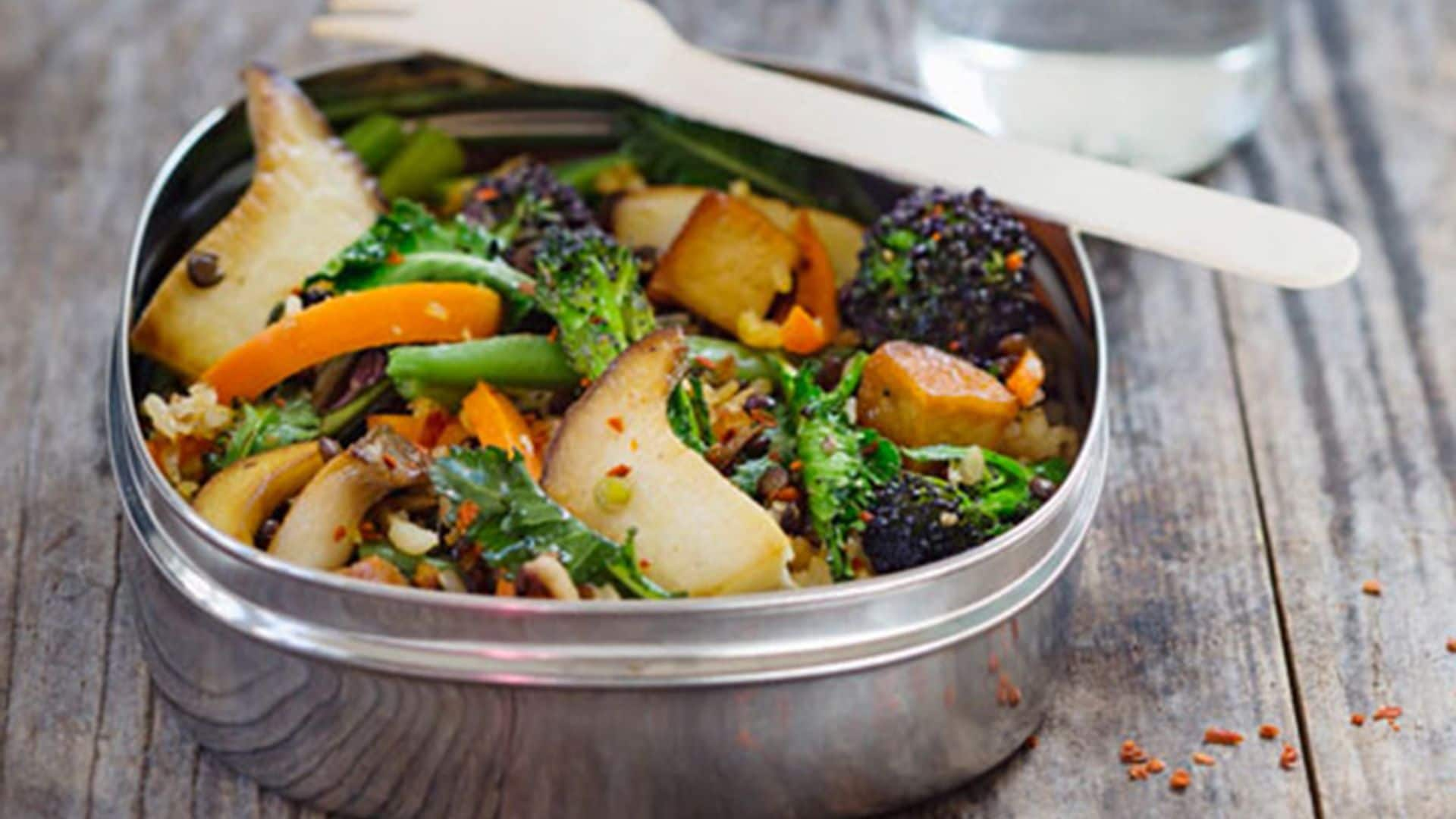 Ensalada de legumbres y verduras salteadas