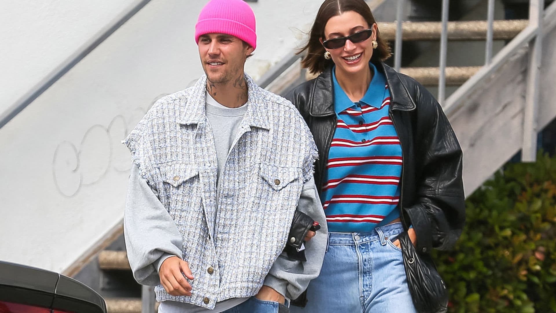 Los trucos fáciles de Hailey Bieber para compartir ropa con Justin