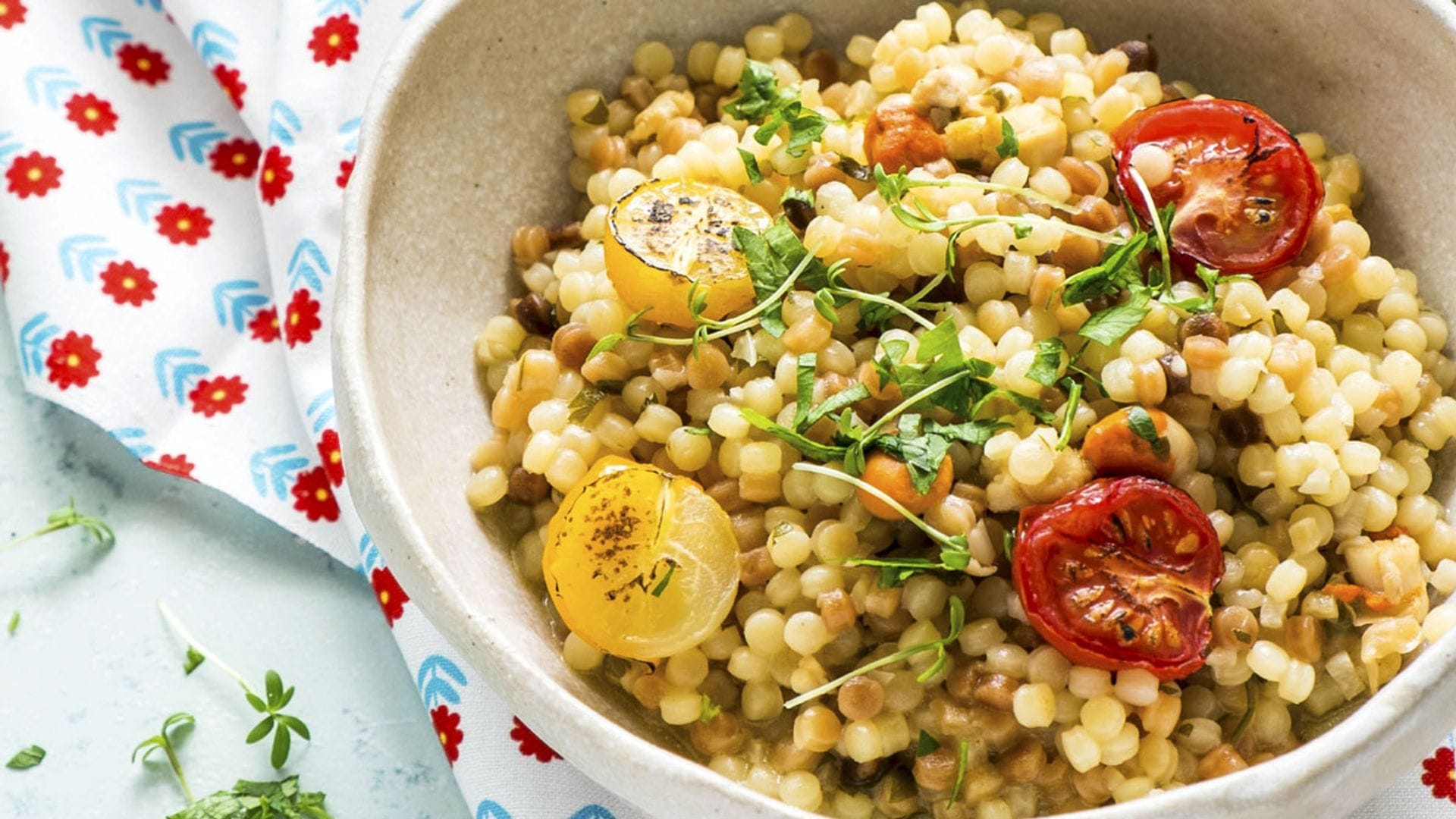 Frégola con tomatitos cherry a la plancha