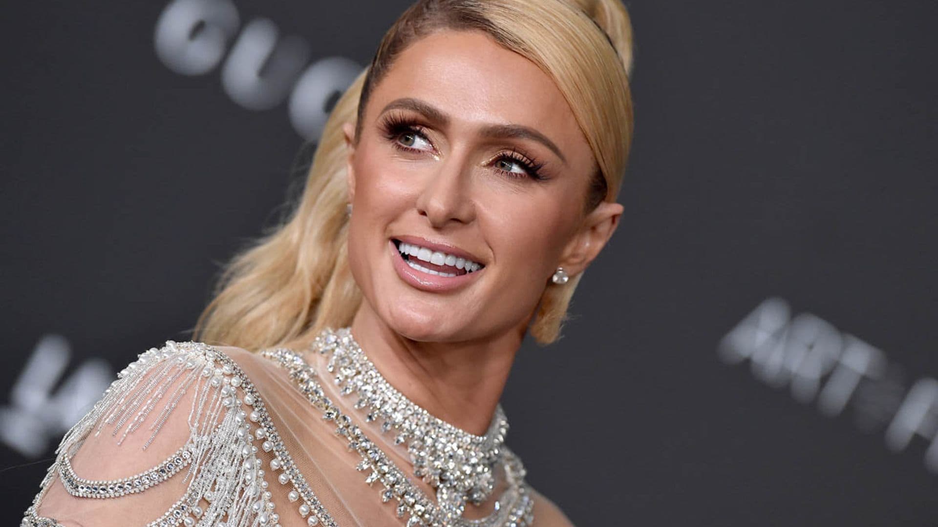 Paris Hilton pone el broche de oro a su boda con el look rosa que solo ella podía llevar