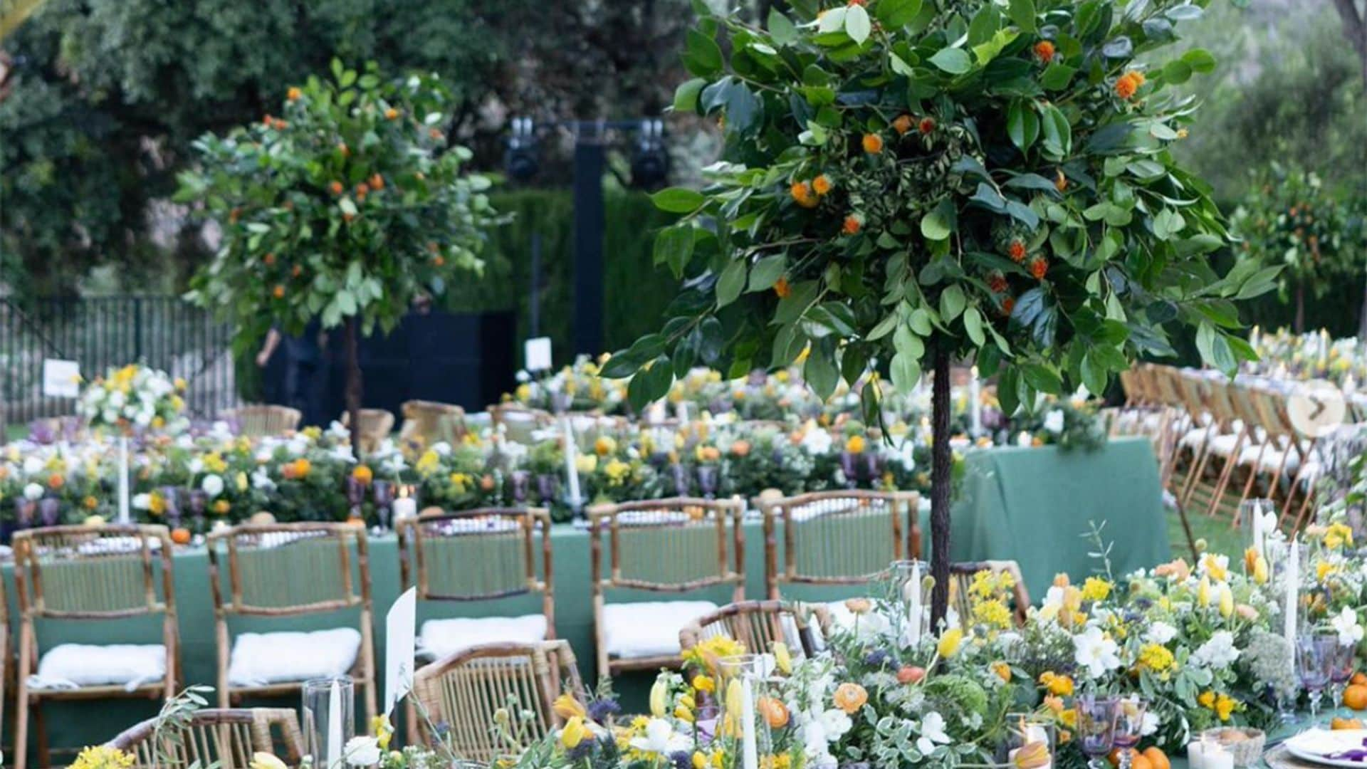 Decora tus mesas nupciales con centros altos y deja a todos boquiabiertos