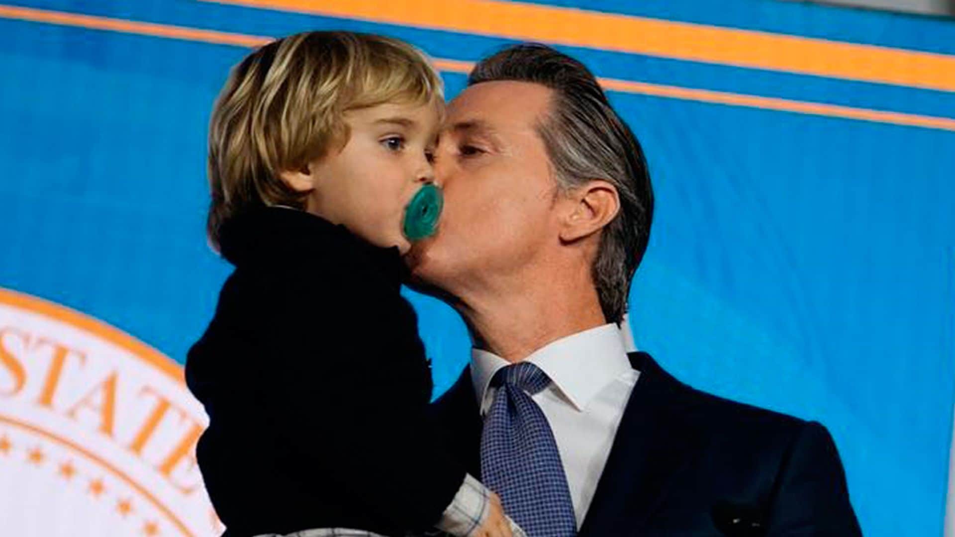 Así fue como este niñito interrumpió a su papá en su primer discurso como gobernador de California