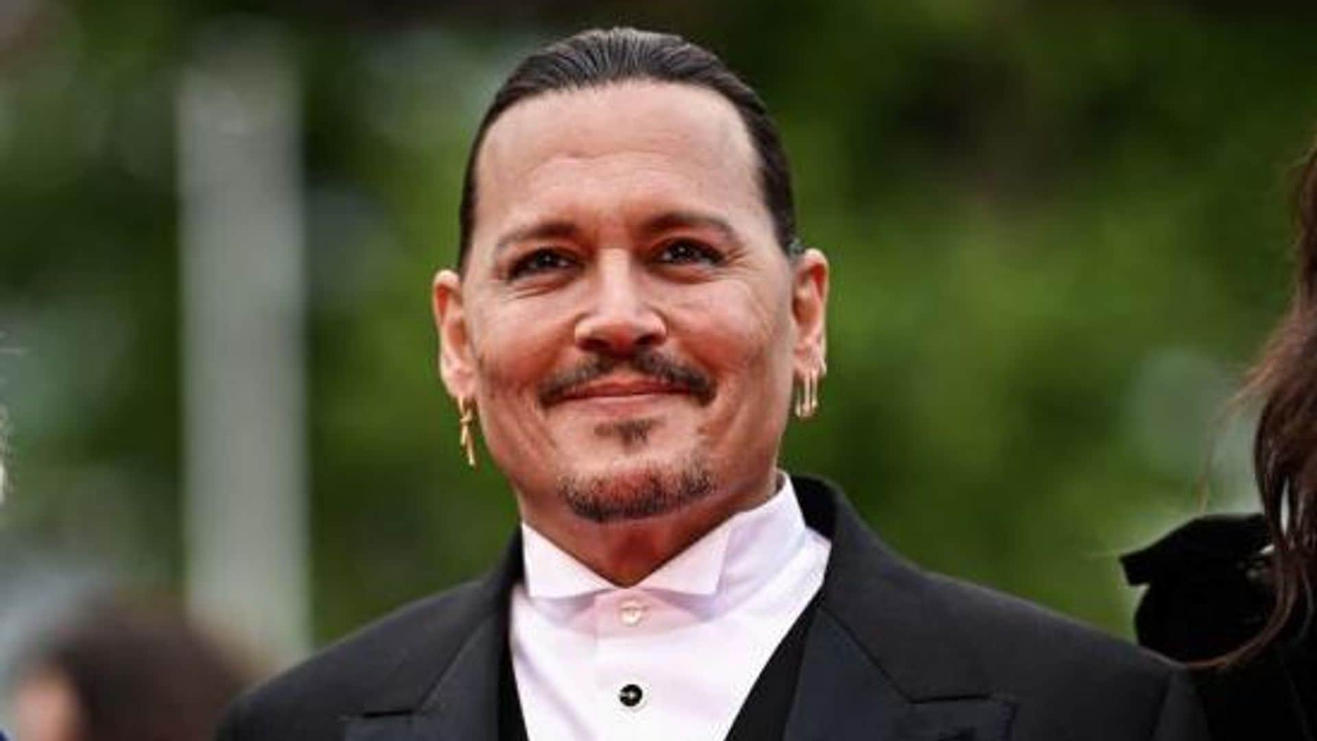 Con una ovación de pie y al borde del llanto, Johnny Depp hace su regreso triunfal en el cine