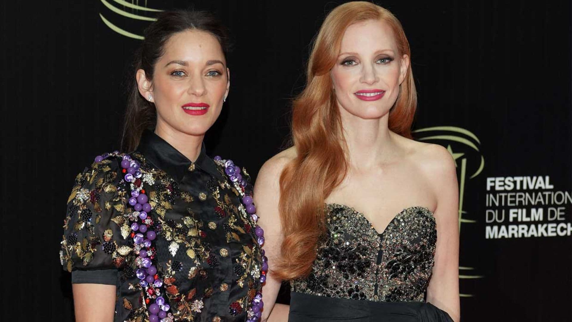 Marion Cotillard y Jessica Chastain deslumbran en el Festival de Cine de Marrakech con el pantalón y top de brillo como protagonistas