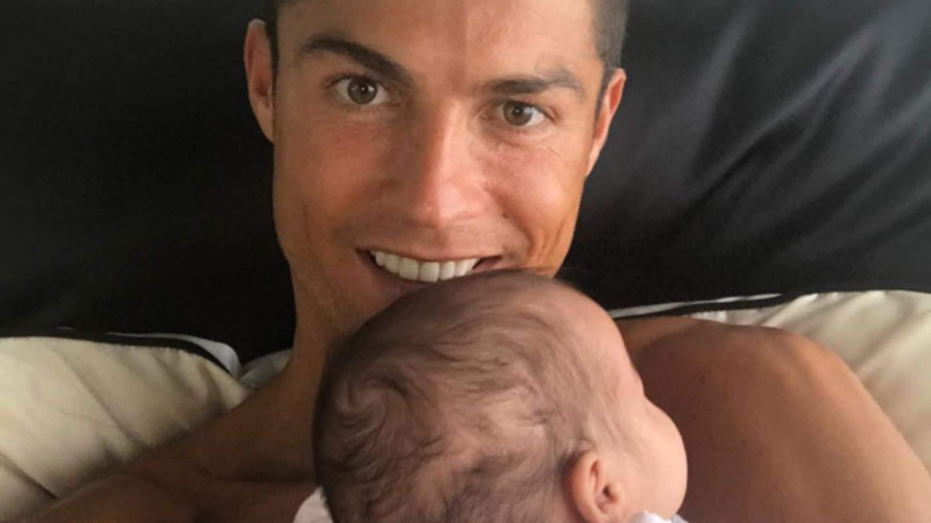 Cristiano Ronaldo posa feliz y 'bendecido' con su hija Eva