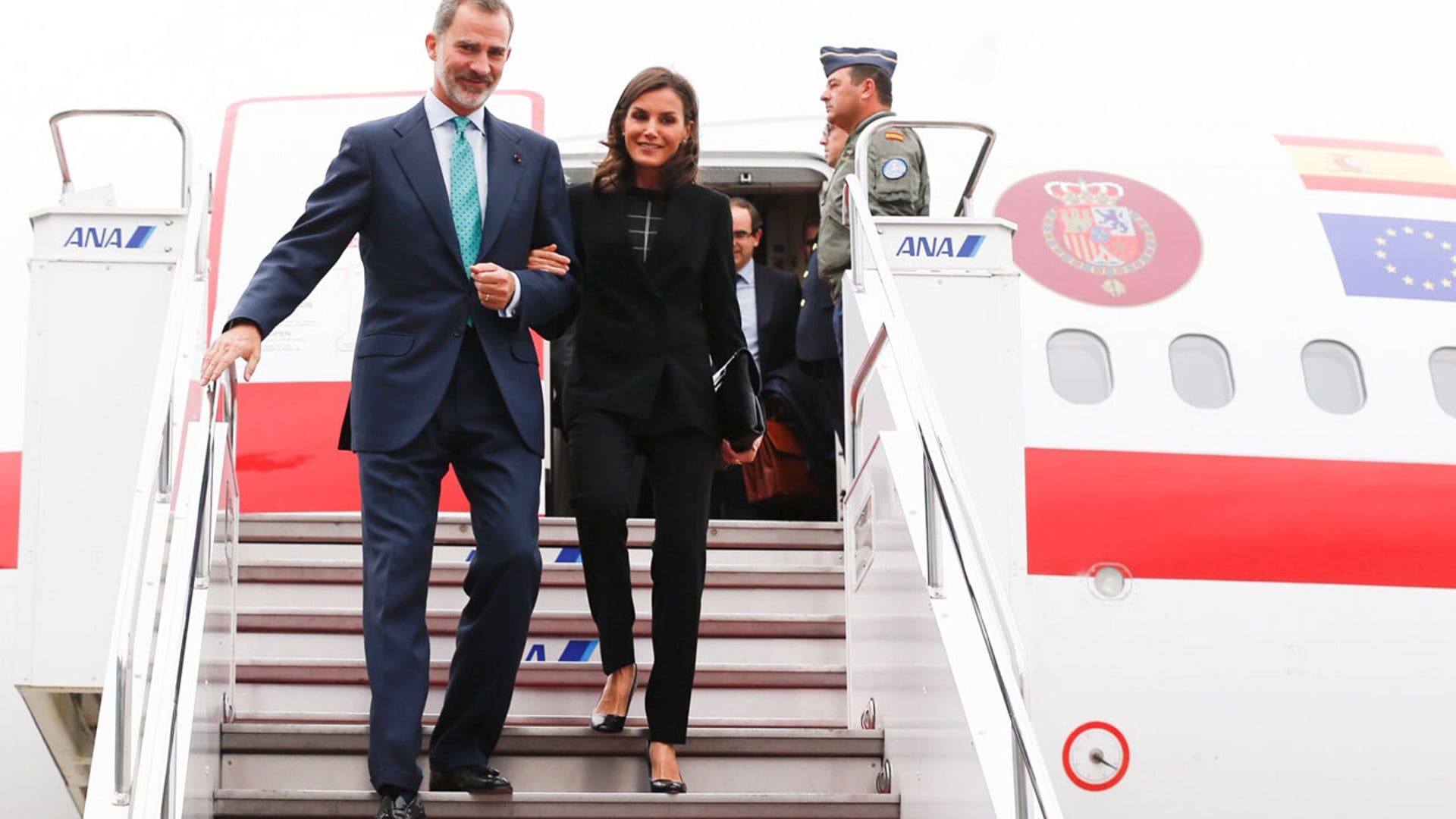 Los reyes Felipe y Letizia llegan a Japón para la ceremonia de entronización del emperador Naruhito