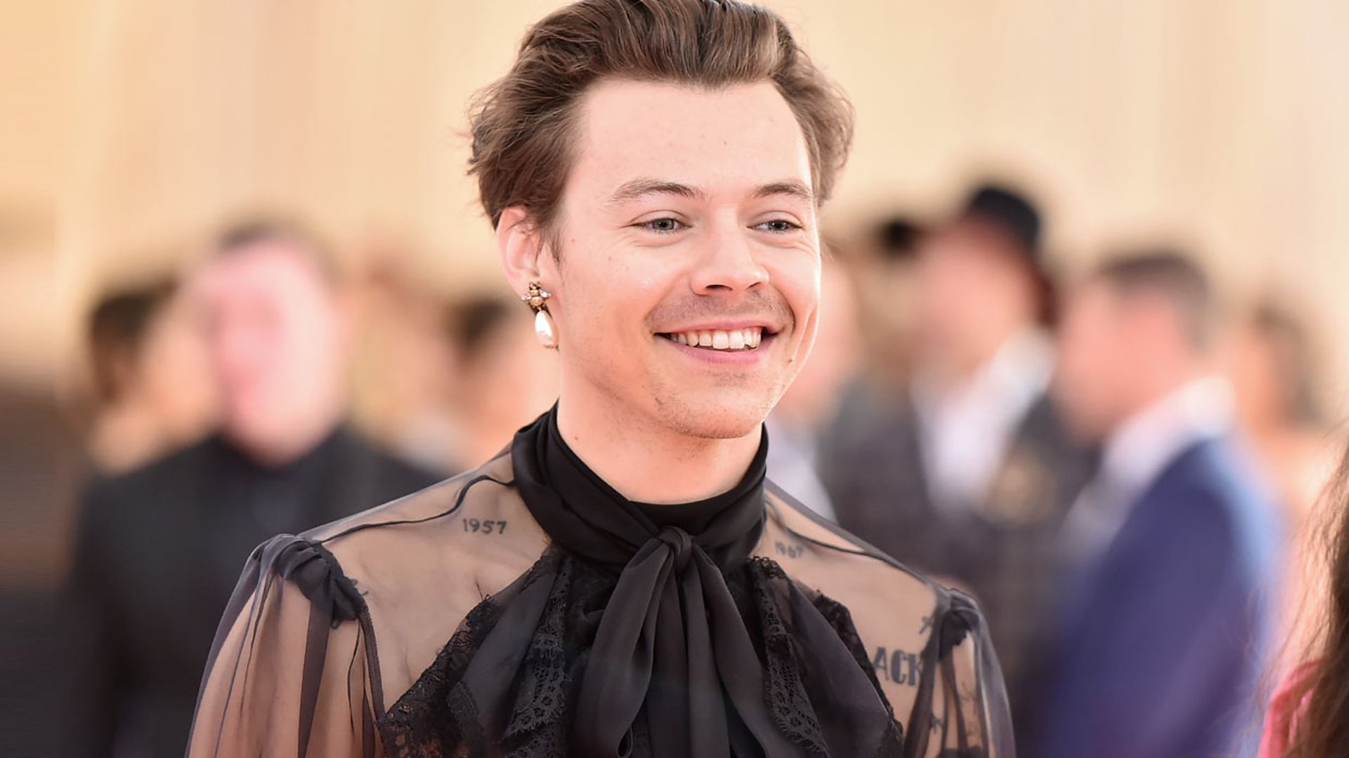 Estas mujeres podrían ser las culpables del nuevo estilo 'shabby chic' de Harry Styles