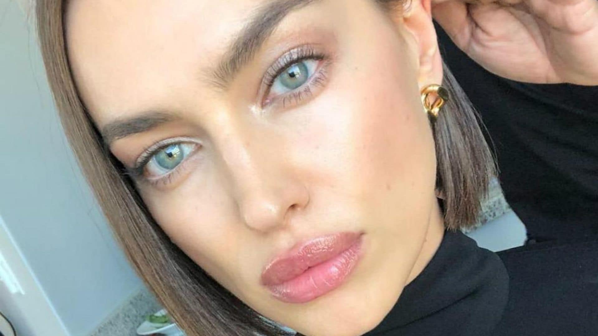 Vestido de tirantes+camiseta: el truco de Irina Shayk con el que ahorrarás en ropa de otoño