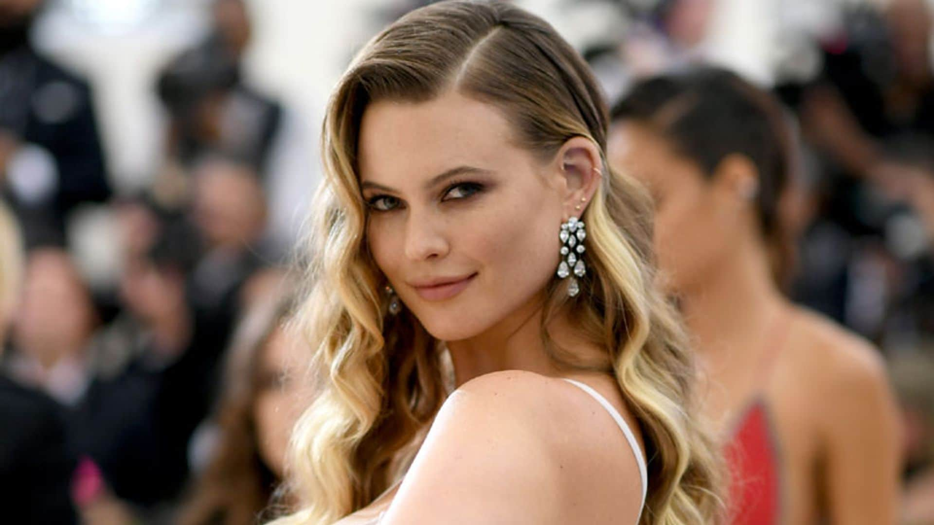 El secreto de menos de 5 € con el que Behati Prinsloo se pone en forma