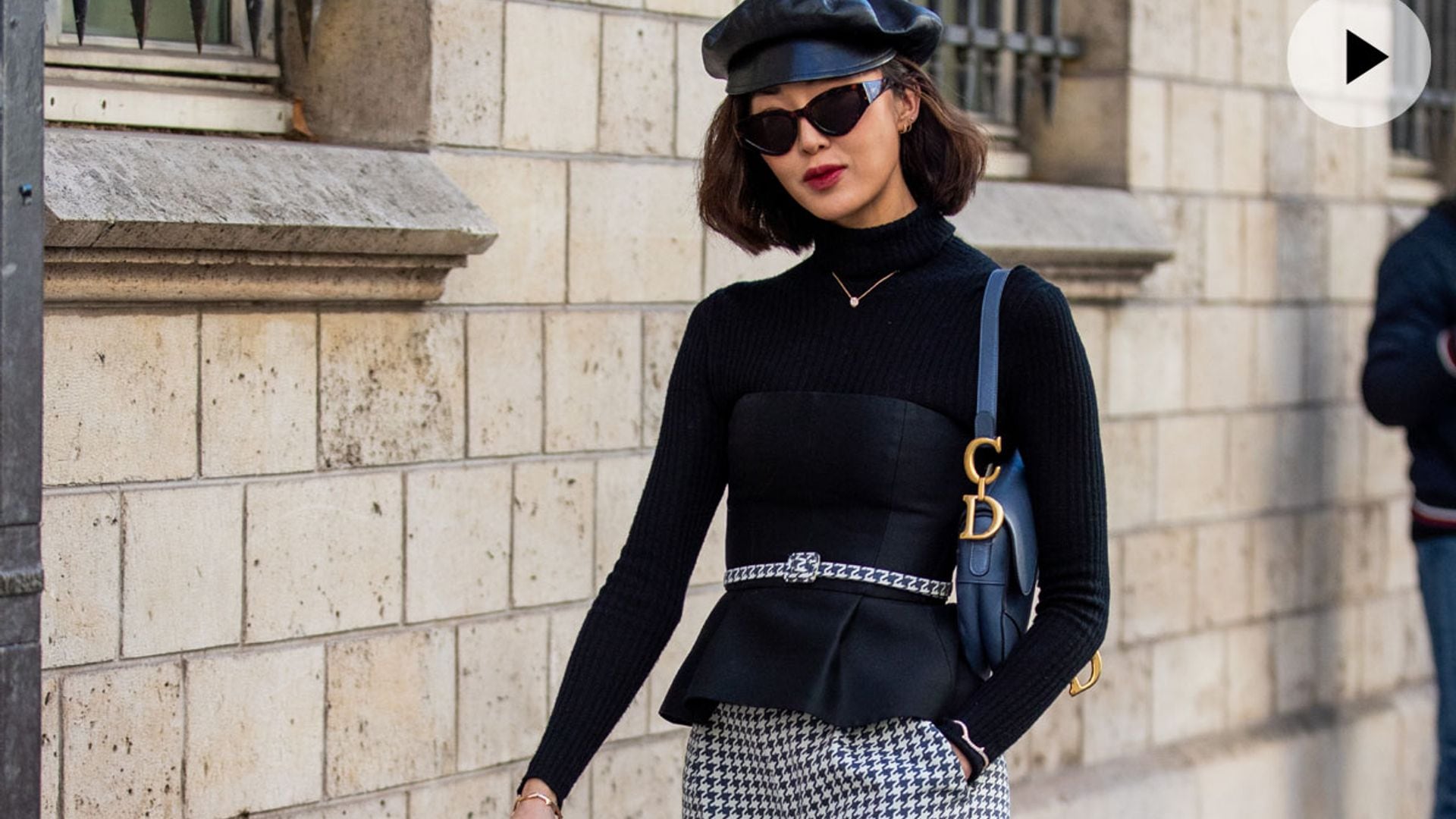 10 looks con cinturón que estilizan al máximo y funcionan en cualquier plan