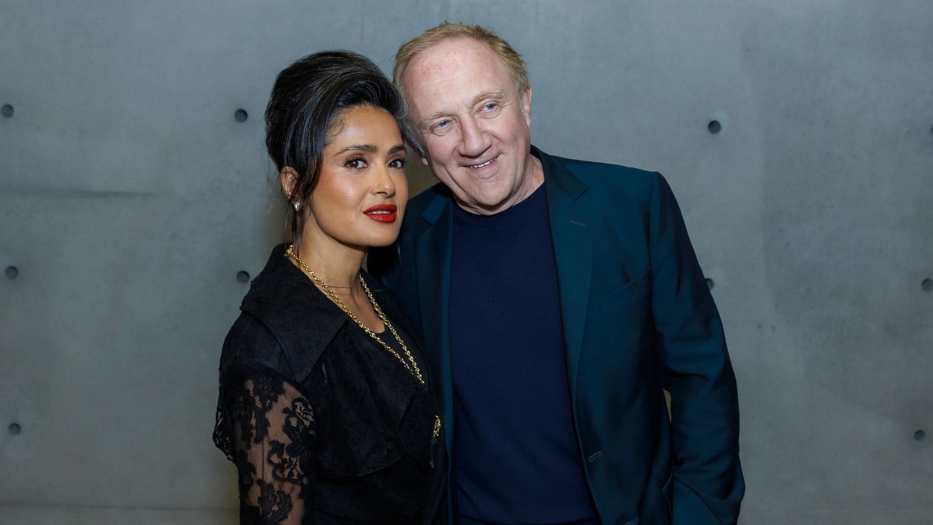 Salma Hayek y Francois-Henri Pinault en la exhibición 'Corps Et Ames', en París.