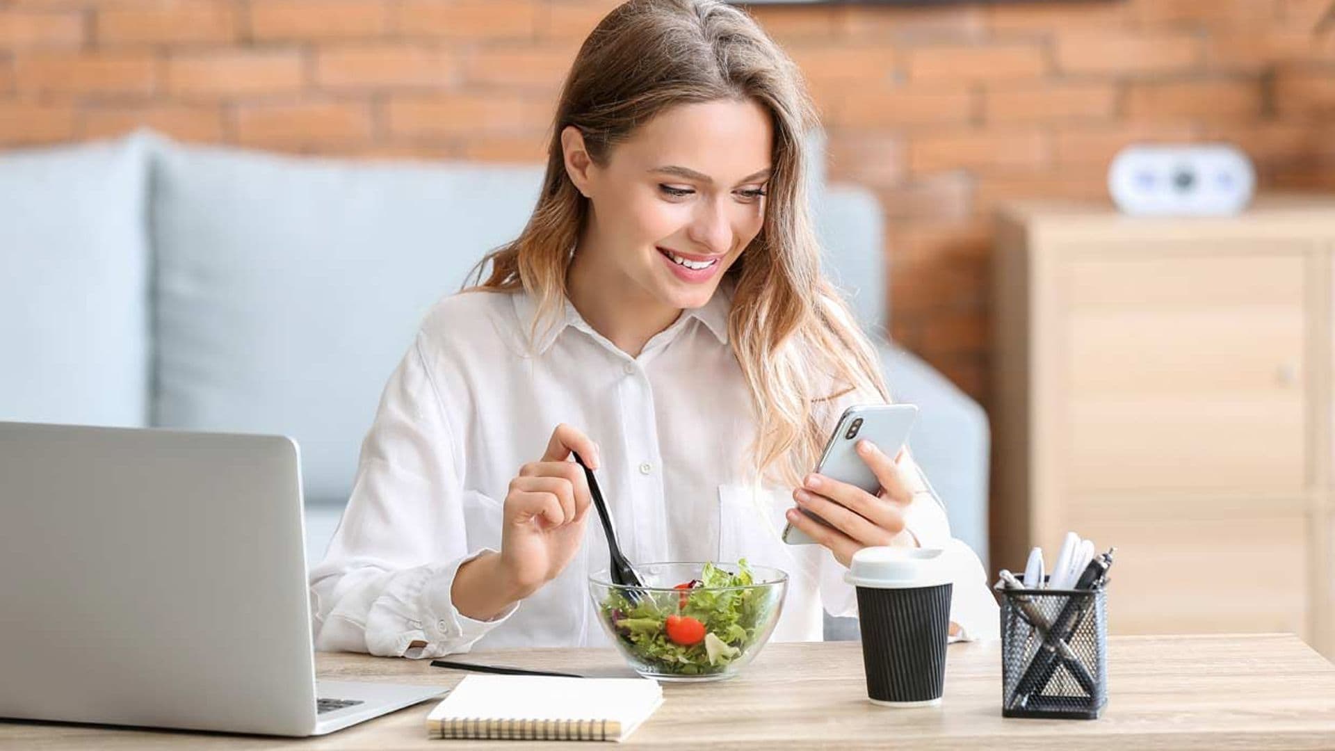 Consejos para comer bien durante la jornada laboral (en casa o en la oficina)