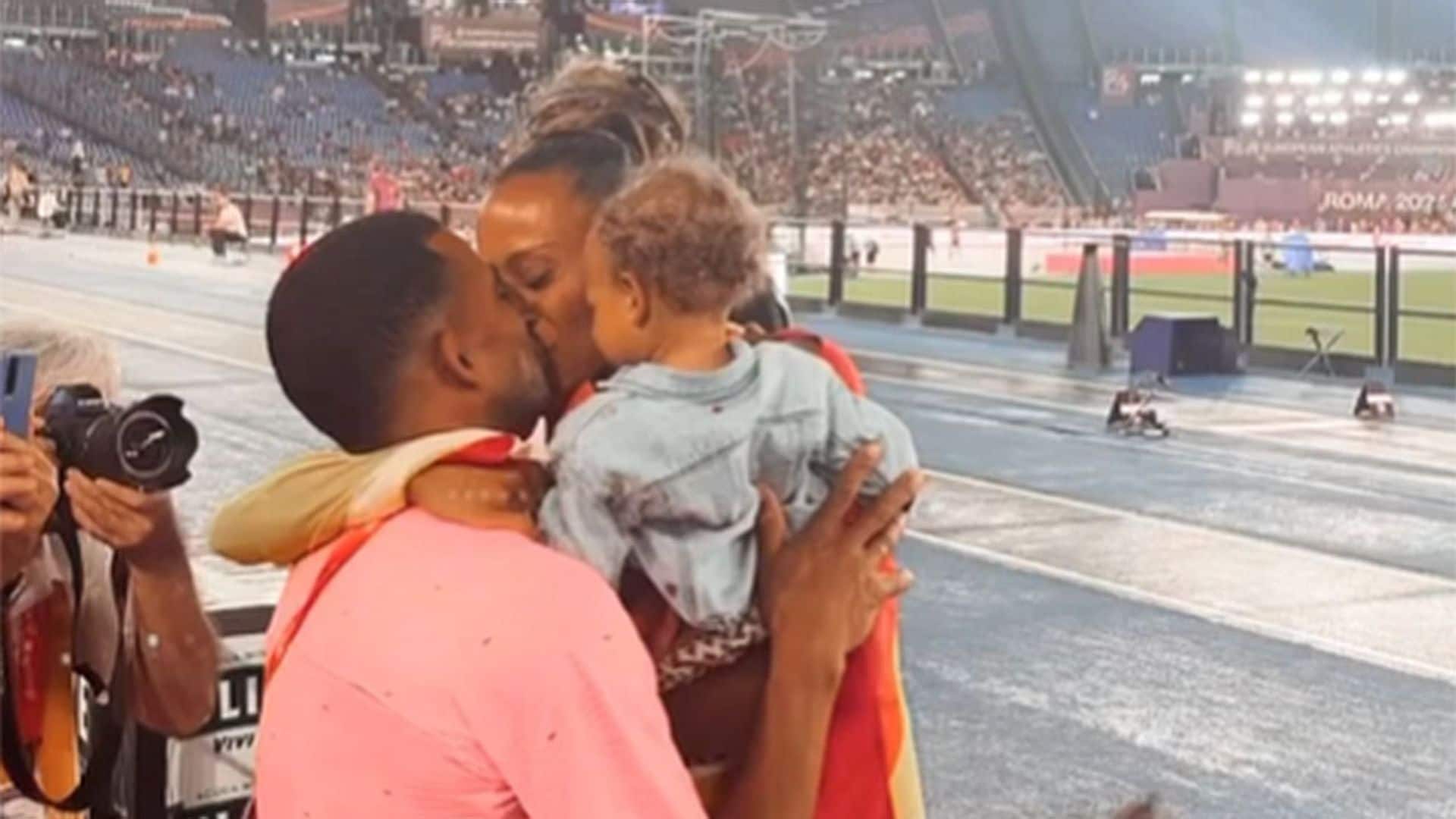 Las lágrimas de Ana Peleteiro celebrando con su marido y su hija que es campeona de Europa
