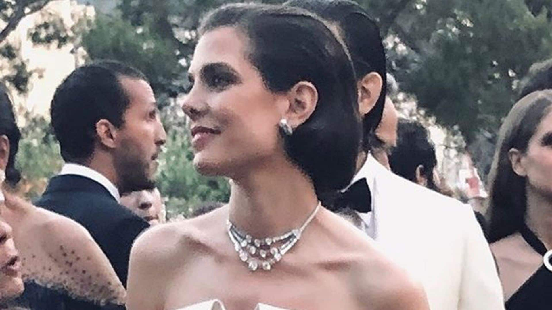 Un vestido de cuento y joyas de Grace Kelly: Carlota deslumbra con su segundo look nupcial