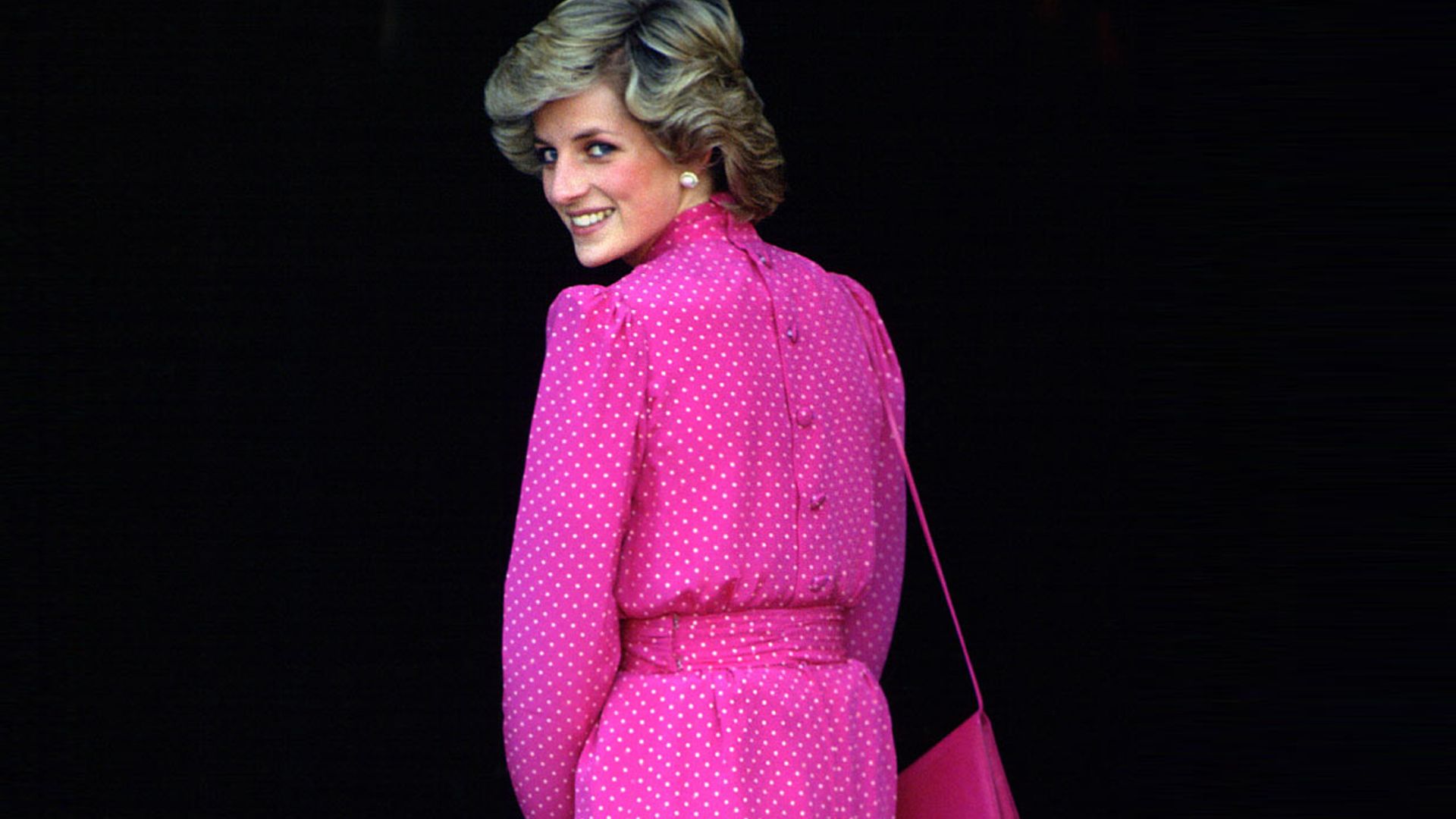 Zara pone a la venta el icónico vestido de la princesa Diana que veremos en 'The Crown'