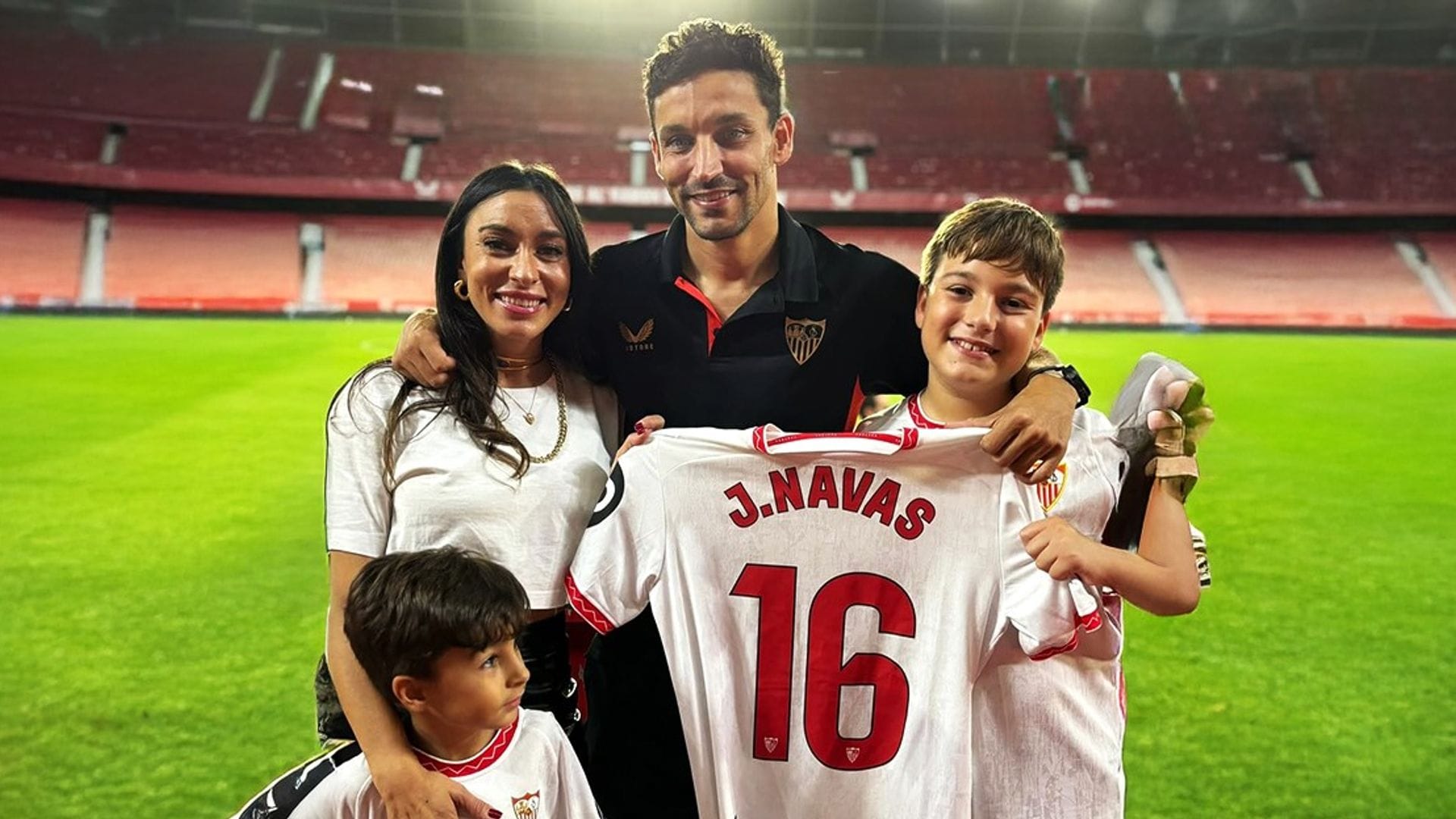 Así es la preciosa familia del futbolista Jesús Navas, que este domingo juega el último partido de su vida