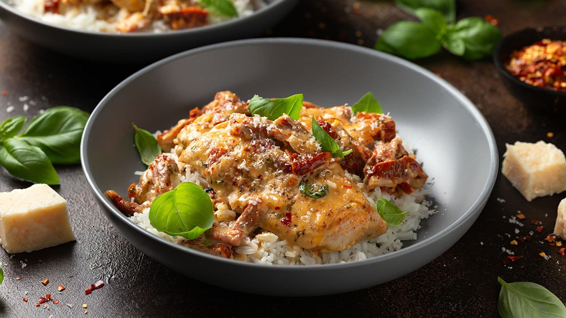 Pechugas de pollo con tomate seco, mostaza y arroz