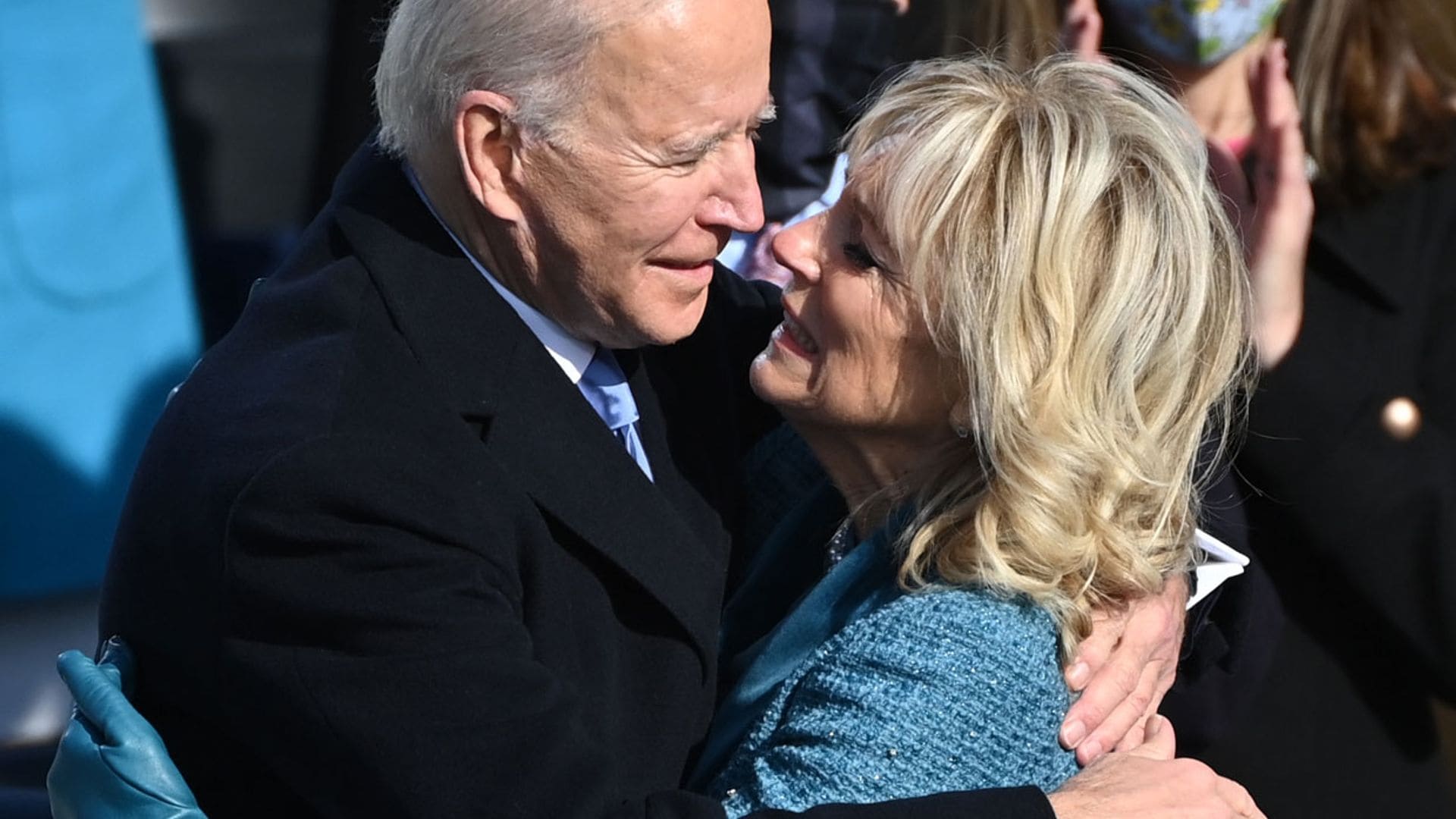 Gestos de cariño, besos, abrazos... Joe y Jill Biden, los más románticos de una jornada crucial para EEUU