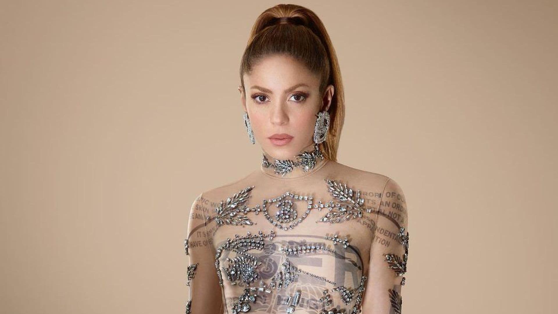 Shakira se estrena como imagen de Burberry con vestido transparente