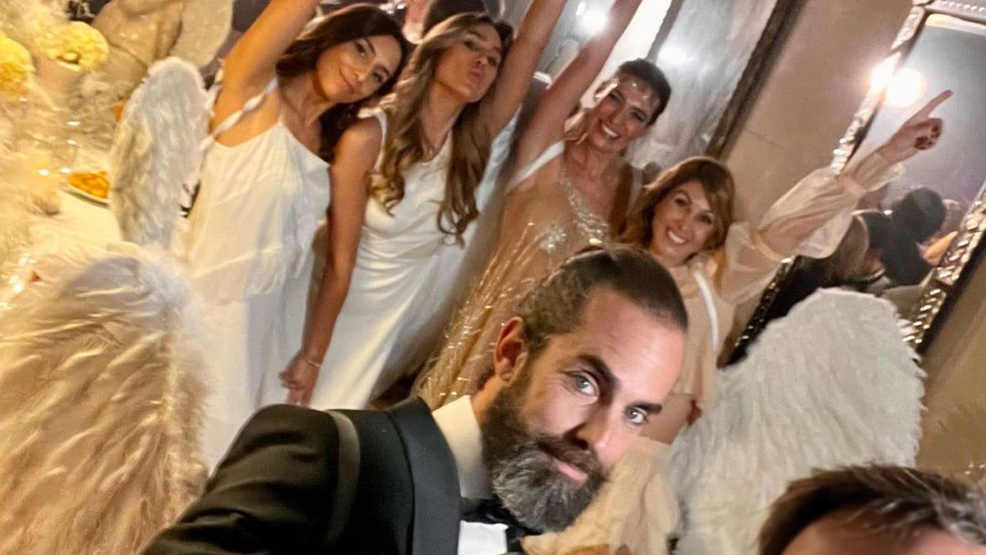 Eugenia Osborne y Miguel Barreiro, dos 'ángeles' enamorados en un fiestón con amigos