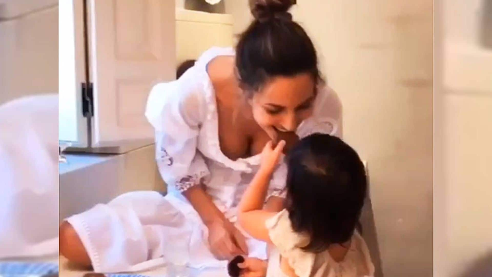 Ariadne Artiles prepara sus recetas favoritas con su 'mejor pinche', su hija