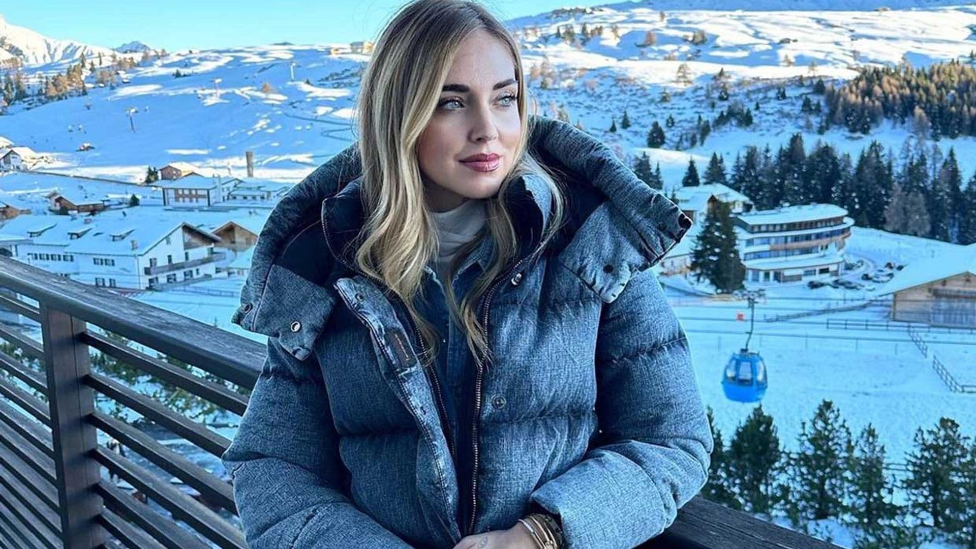 ¿Que no es posible ir a la nieve con vaqueros? Chiara Ferragni sabe cómo lograrlo sin pasar frío