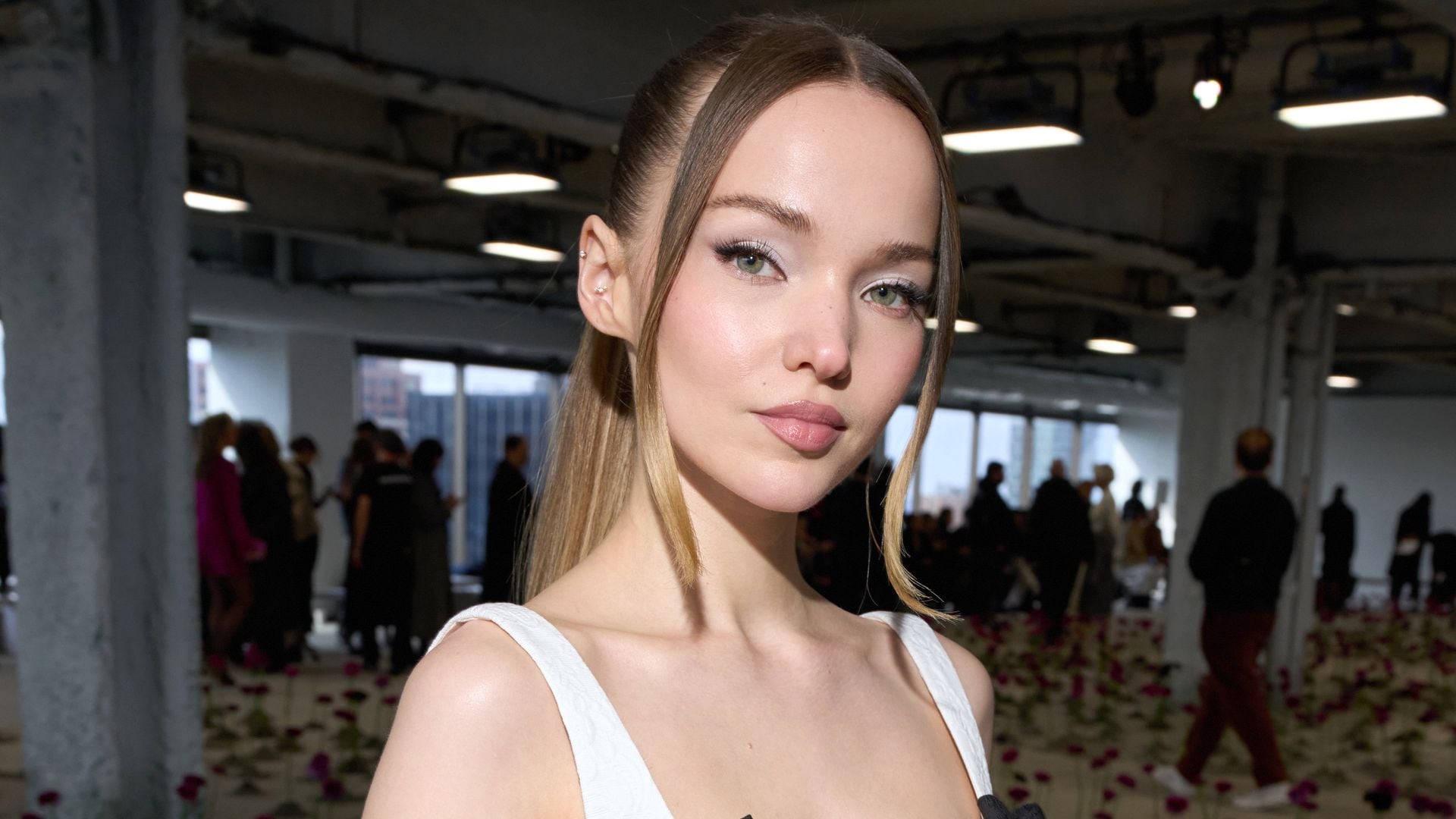 Los looks más impactantes de las invitadas a los desfiles de Nueva York: de Dove Cameron a Kate Moss