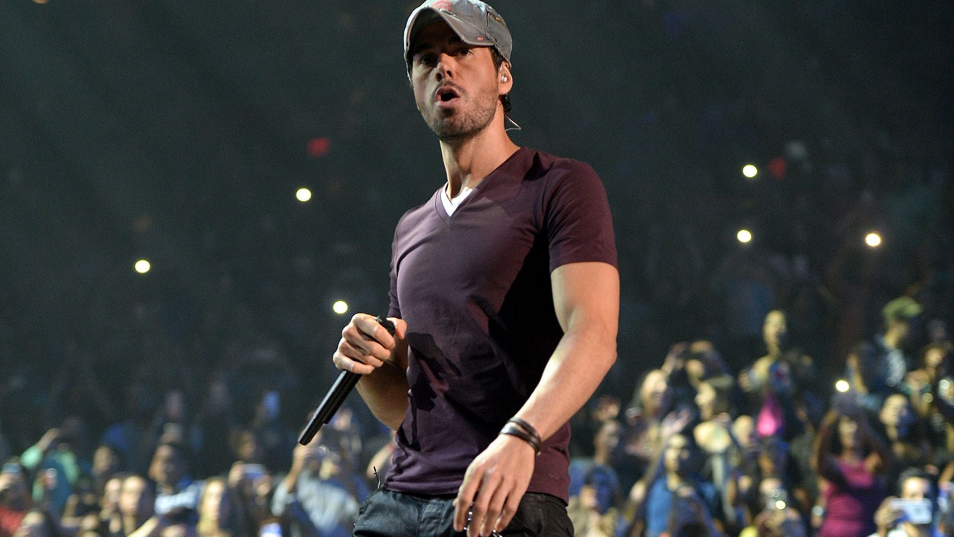 Tras el chasco por su gira, Enrique Iglesias recibe el premio a mejor artista latino de la historia