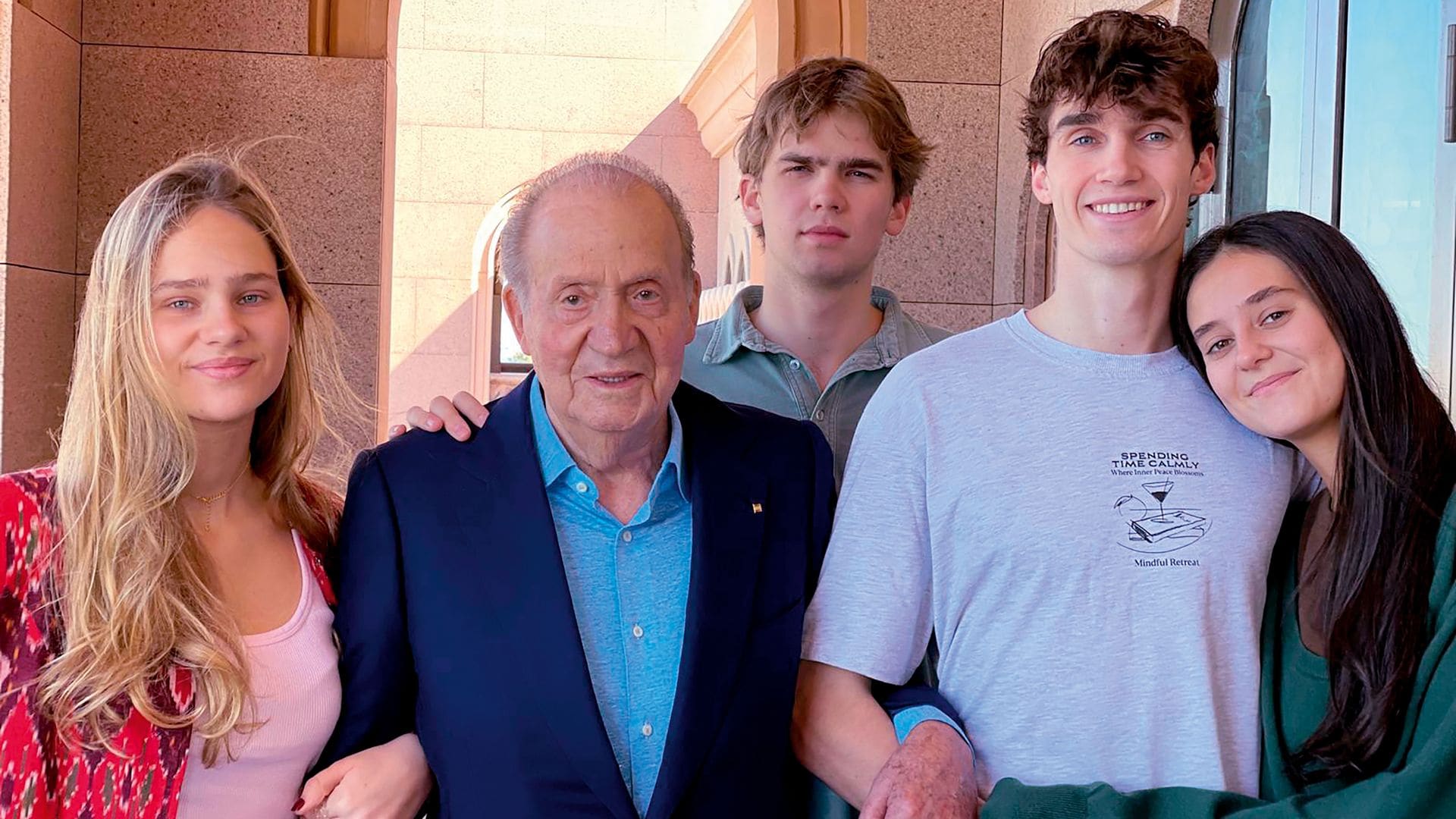 Irene, Pablo y Miguel Urdangarin y Victoria de Marichalar con su abuelo el rey Juan Carlos