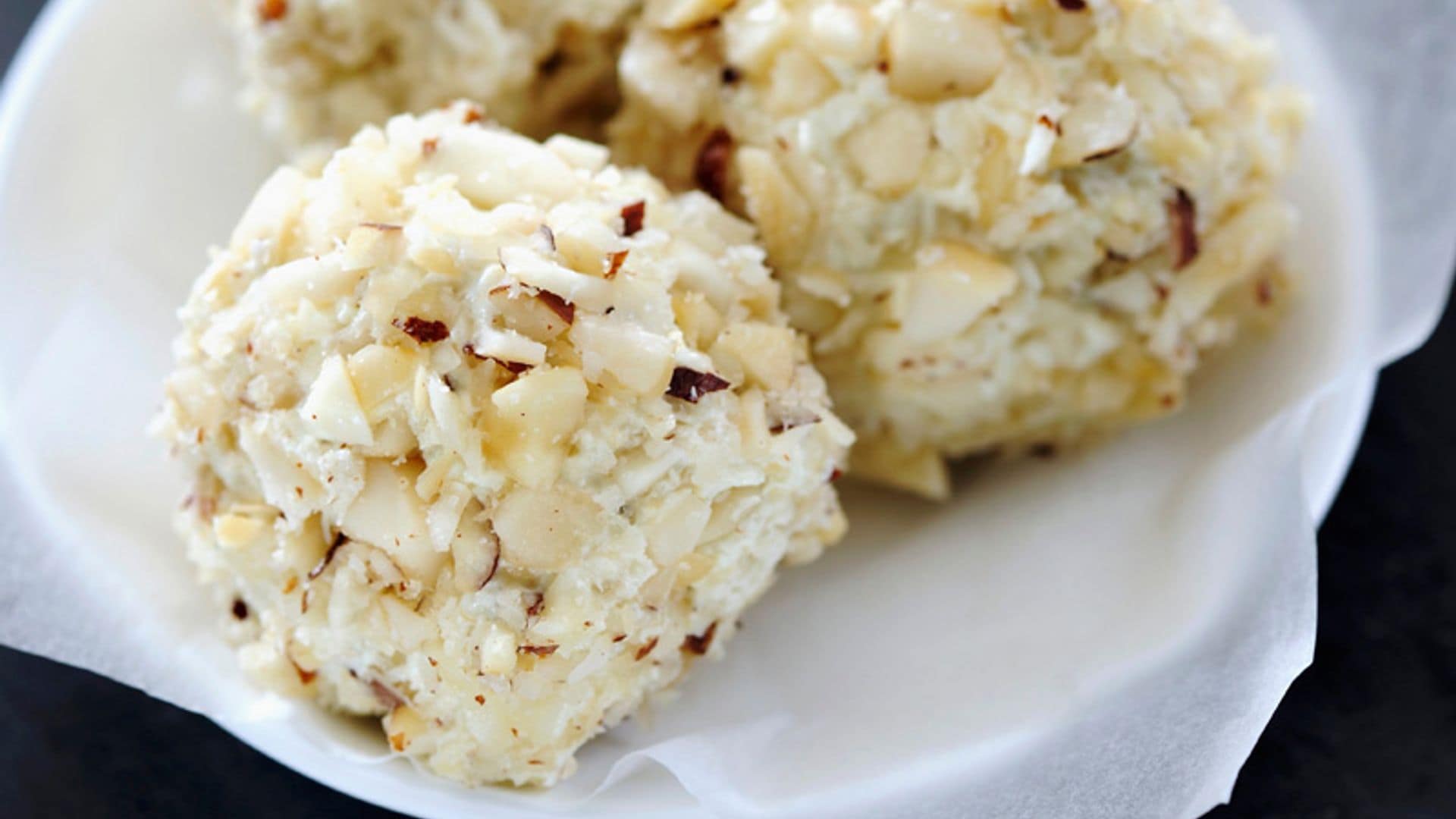 Bolitas de queso fresco y nueces