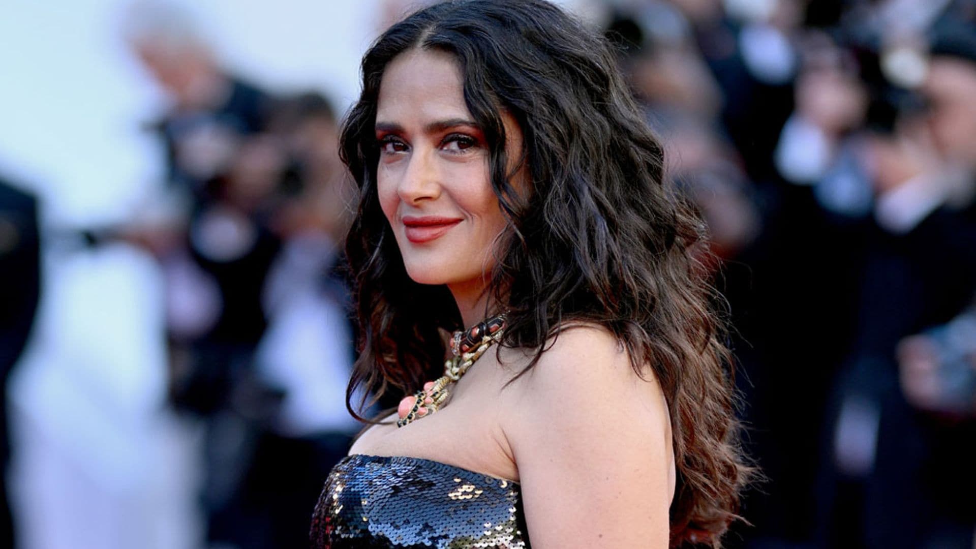 Cantando a ritmo de mariachi, así celebran en casa de Salma Hayek las fiestas