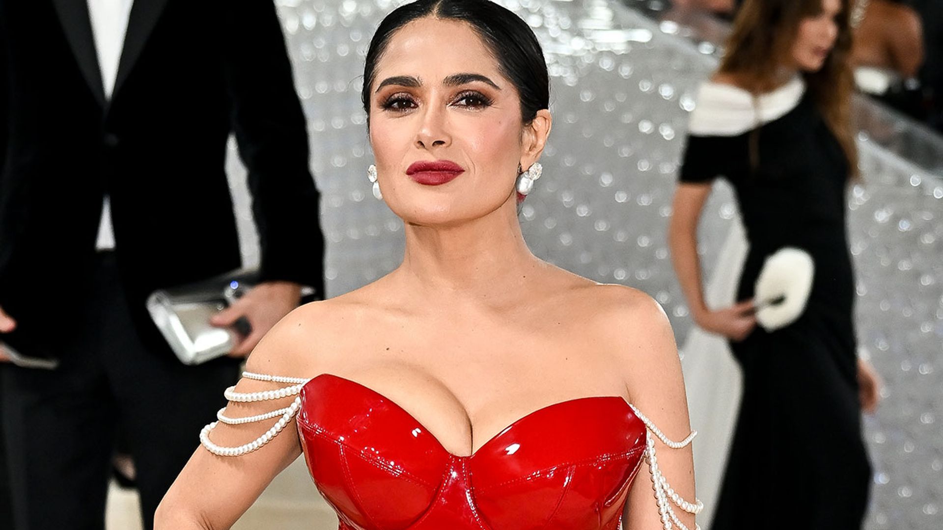 El divertido ‘get ready with me’, de Salma Hayek junto a su amiga Penélope Cruz para la Met Gala